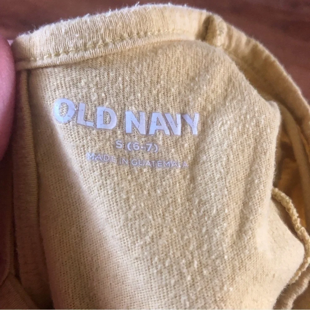 Old Navy yellow bear short sleeve graphic tee in size S (6-7)